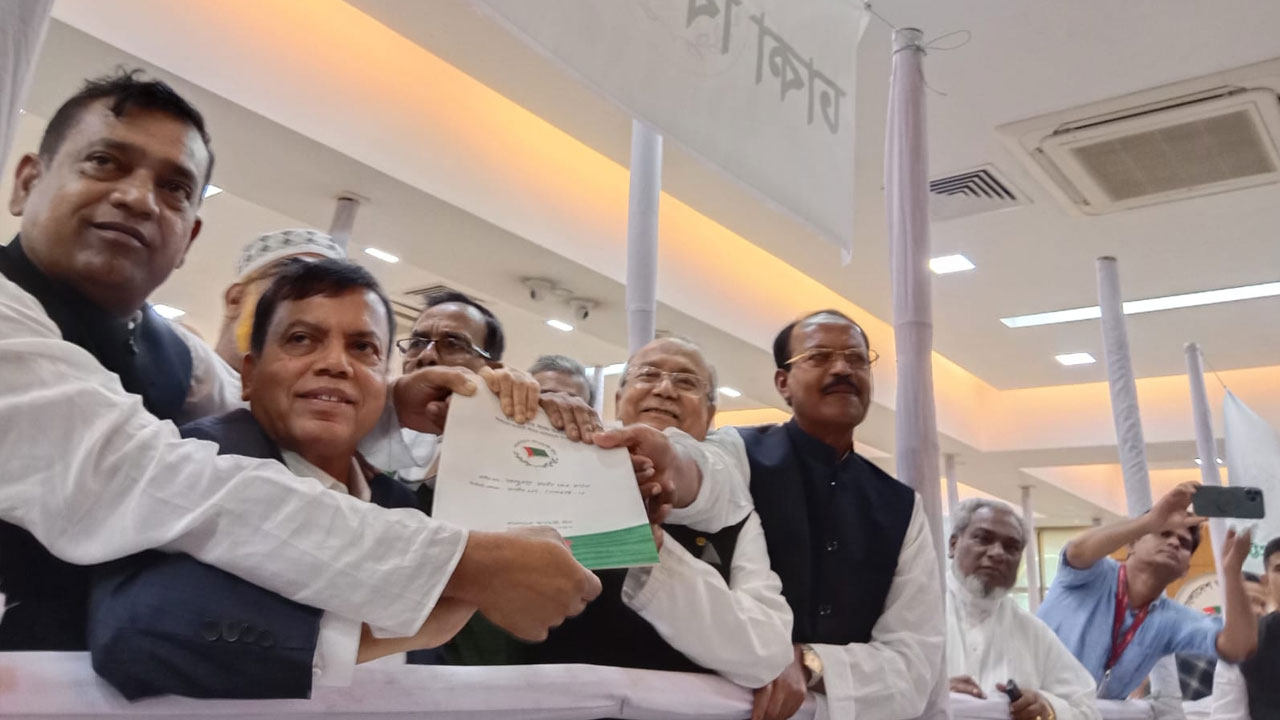 শনিবার সকাল ১০টায় মনোনয়নপত্র বিক্রি শুরু করে আওয়ামী লীগ। ছবি : সংগৃহীত