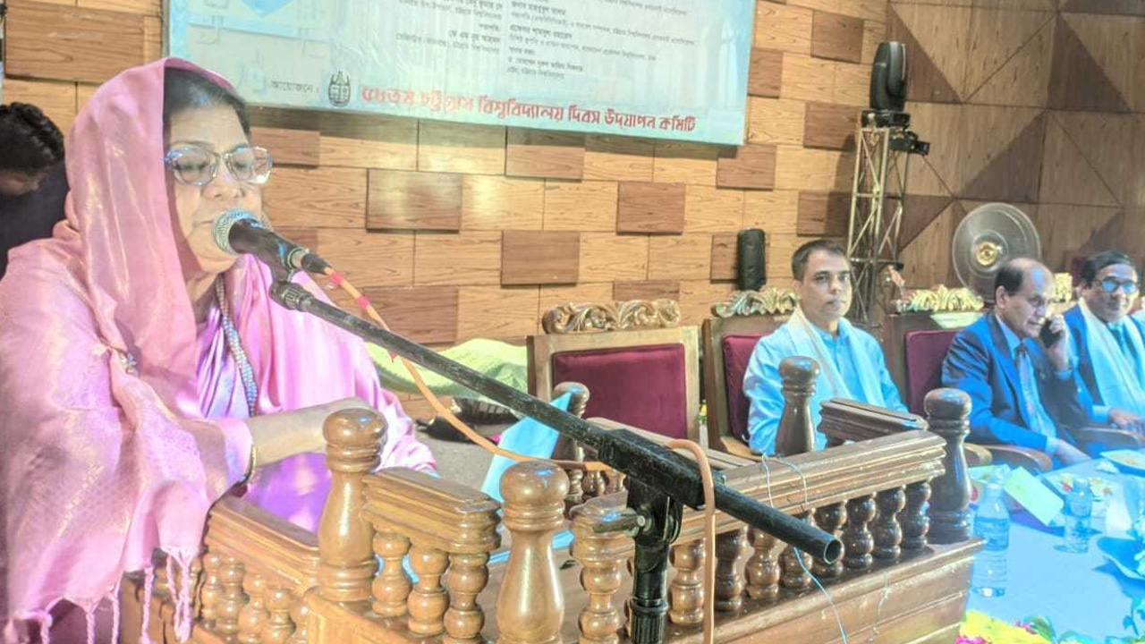 বক্তব্য দিচ্ছেন চট্টগ্রাম বিশ্ববিদ্যালয়ের উপাচার্য অধ্যাপক ড. শিরীণ আখতার। ছবি : কালবেলা