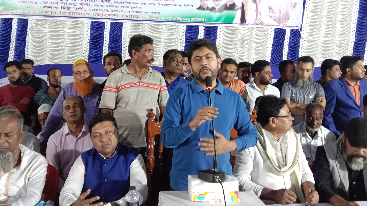 হরতালবিরোধী প্রতিবাদ সভায় আওয়ামী যুবলীগের প্রেসিডিয়াম সদস্য মজিবুর রহমান চৌধুরী নিক্সন। ছবি : কালবেলা