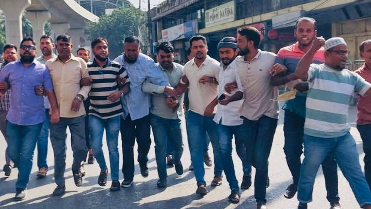 হরতাল সফলে রাজধানীতে স্বেচ্ছাসেবক দলের বিক্ষোভ। ছবি : কালবেলা