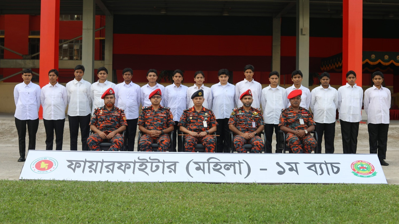ফায়ারফাইটার হিসেবে যোগ দিয়েছেন ১৫ জন মহিলা। সৌজন্য ছবি