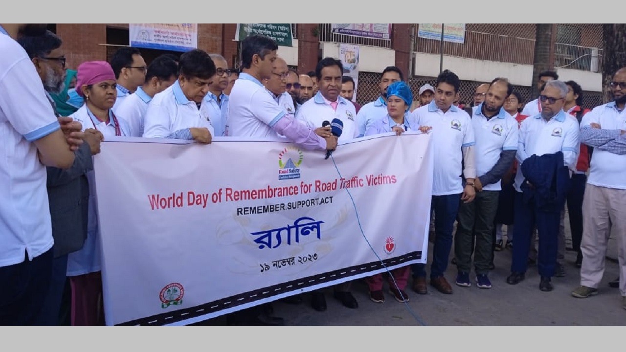 জাতিসংঘ নির্ধারিত নিরাপত্তা কৌশল অনুসরণ করে নতুন করে সড়ক নিরাপত্তা আইন প্রণয়নের দাবি জানিয়েছেন বিশেষজ্ঞরা। ছবি : কালবেলা