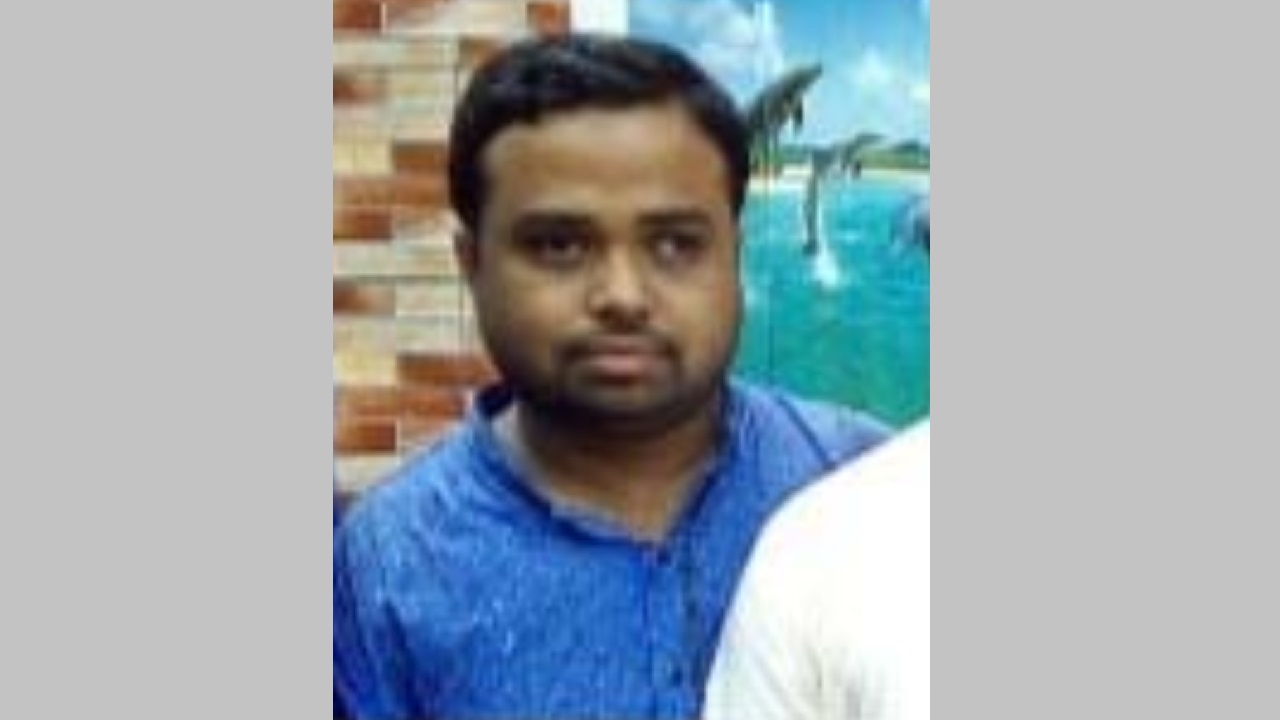 চৌদ্দগ্রামের খিরনশাল ইসলামিয়া ফাযিল (ডিগ্রি) মাদ্রাসার দপ্তরি আবদুর রহমান। ছবি : সংগৃহীত