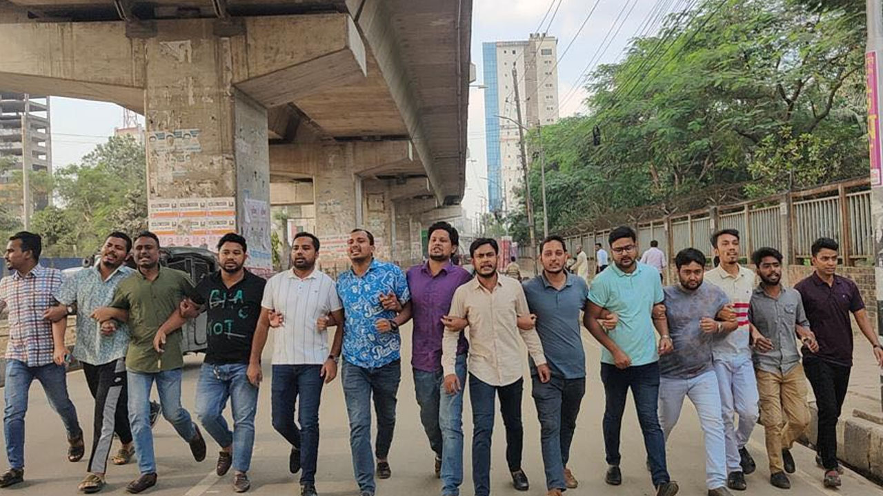 মগবাজার রেলগেটে ছাত্রদলের বিক্ষোভ মিছিল। পুরোনো ছবি