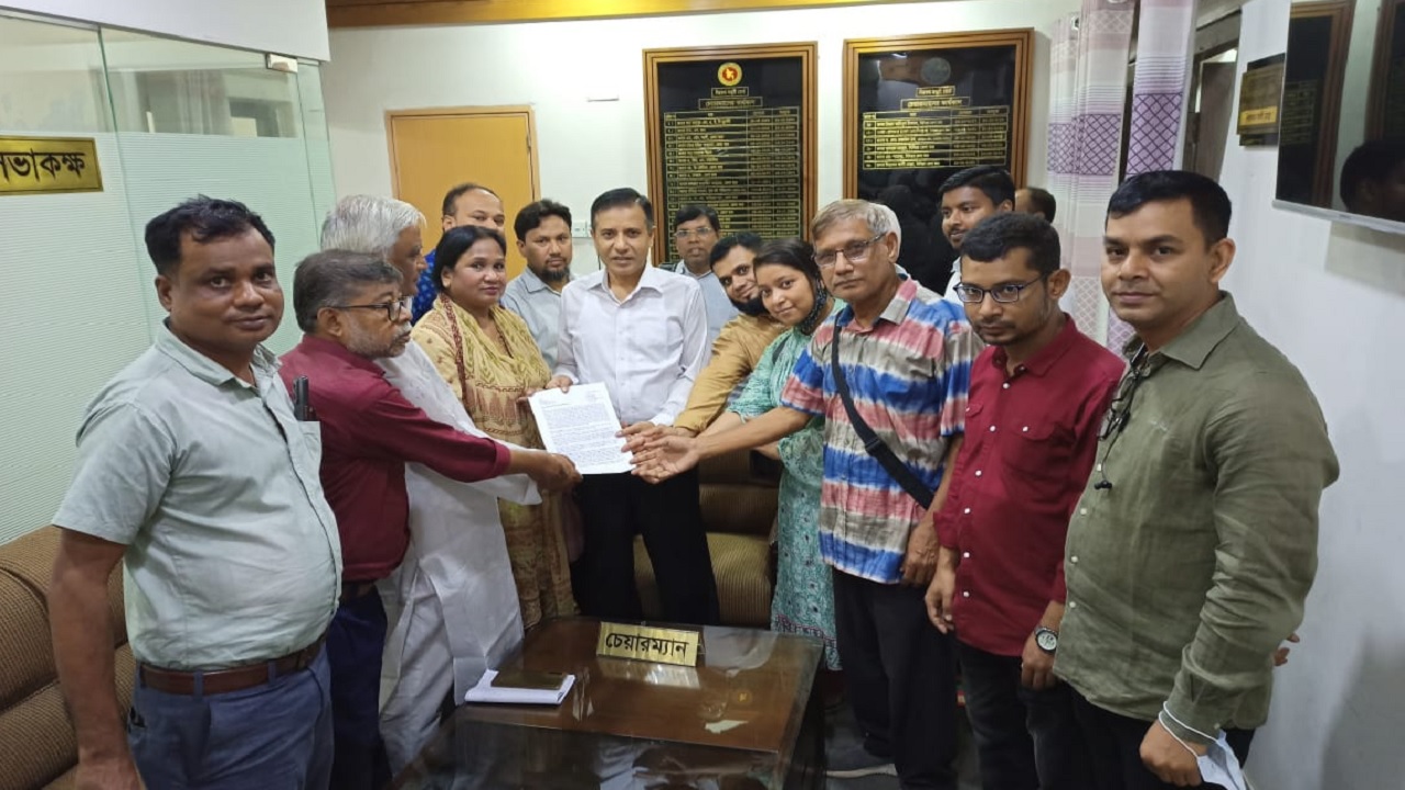 গার্মেন্টস সেক্টরের ঘোষিত মজুরি পুনর্বিবেচনার দাবি জানিয়েছে এশিয়া ফ্লোর ওয়েজ অ্যালায়েন্স বাংলাদেশ জোট। ছবি : কালবেলা