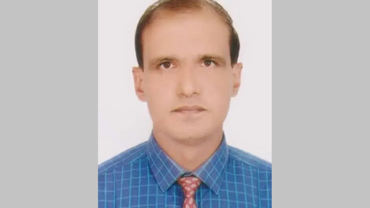 বাদলপাড়া মাধ্যমিক বিদ্যালয় ও কলেজের অধ্যক্ষ মো. মুজিবুর রহমান। ছবি : সংগৃহীত