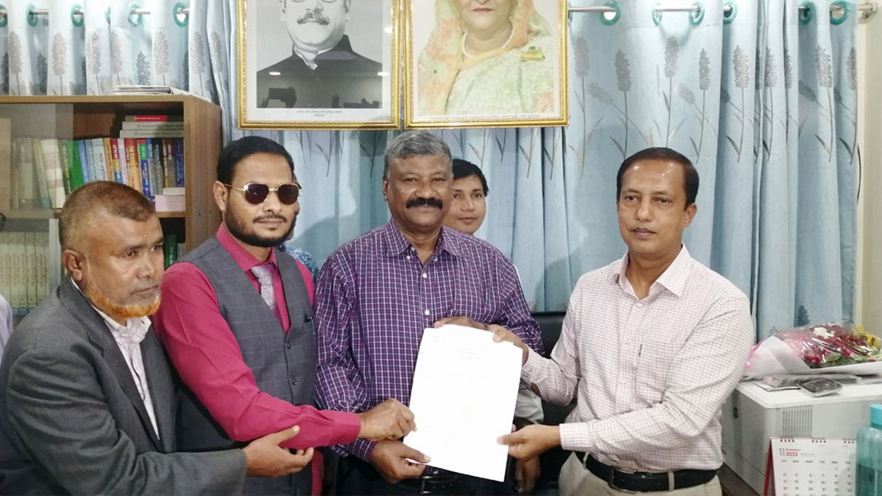 রংপুর-৩ (রংপুর সদর) থেকে মনোনয়ন ফরম তুলেছেন জি এম কাদের। ছবি : কালবেলা