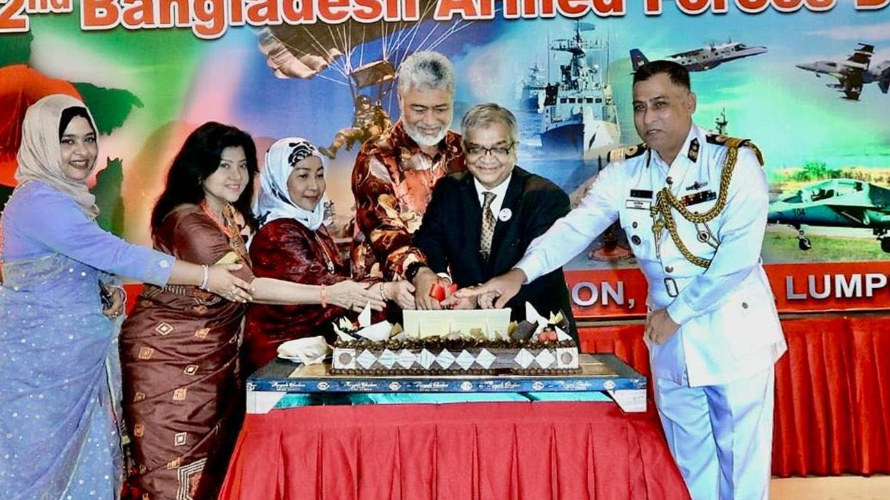 মালয়েশিয়ায় সশস্ত্র বাহিনী দিবস উদযাপন। ছবি : কালবেলা