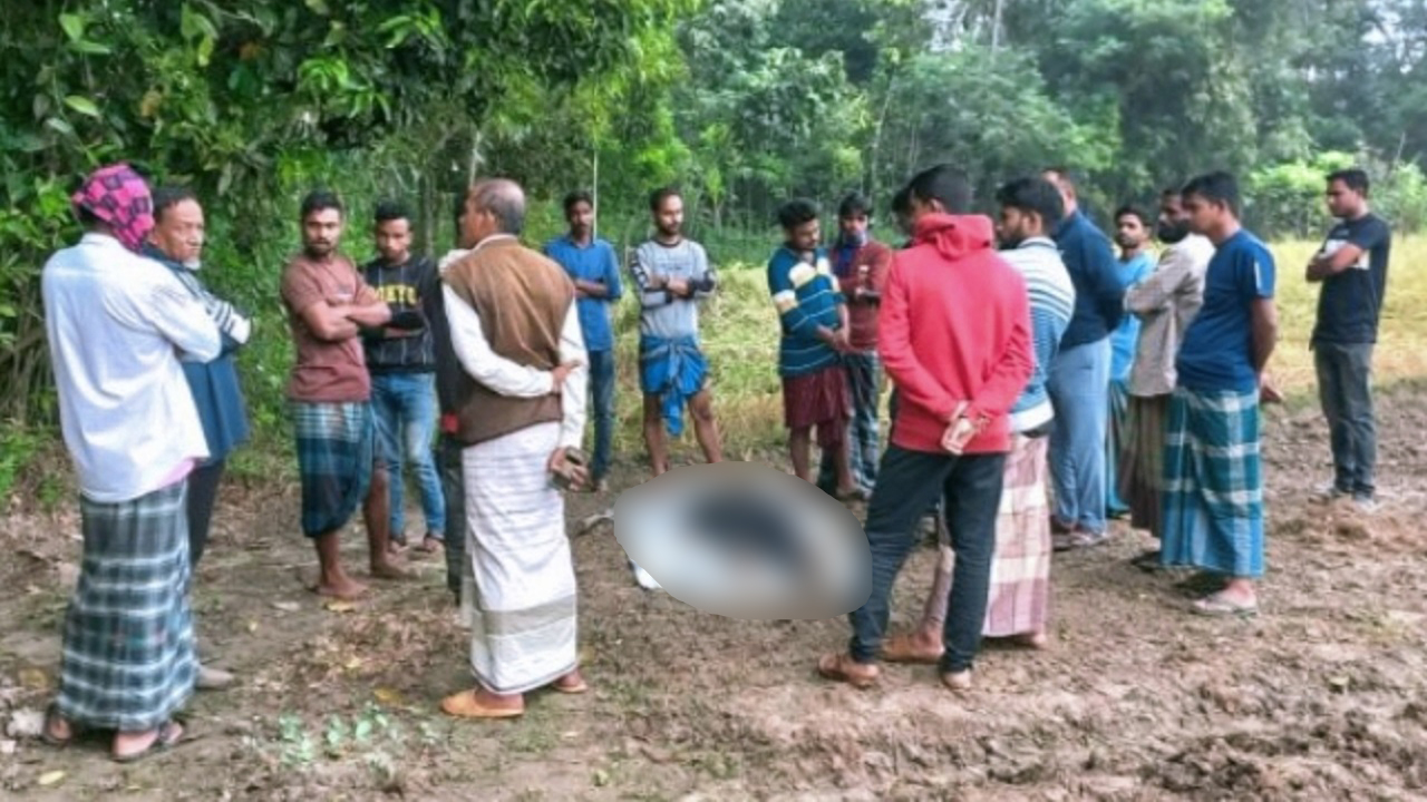 প্রবাসীর ঝুলন্ত লাশ উদ্ধার করে পুলিশ। ছবি : কালবেলা