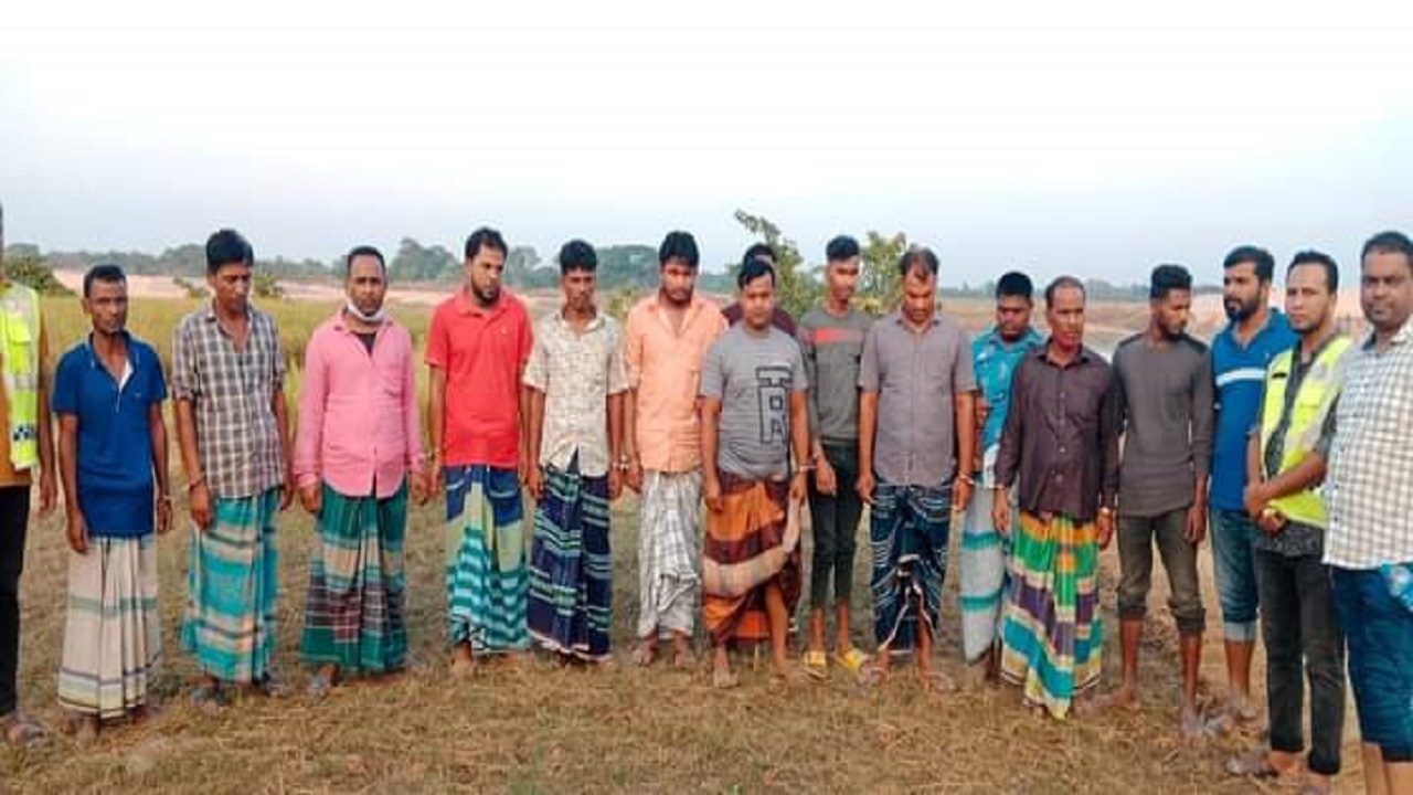 গ্রেপ্তার জুয়াড়ি । ছবি : কালবেলা