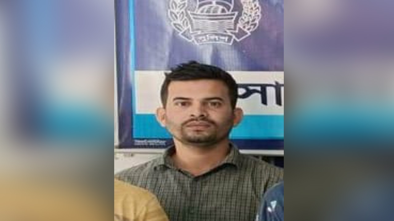 গ্রেপ্তার জামশেদ। ছবি : কালবেলা