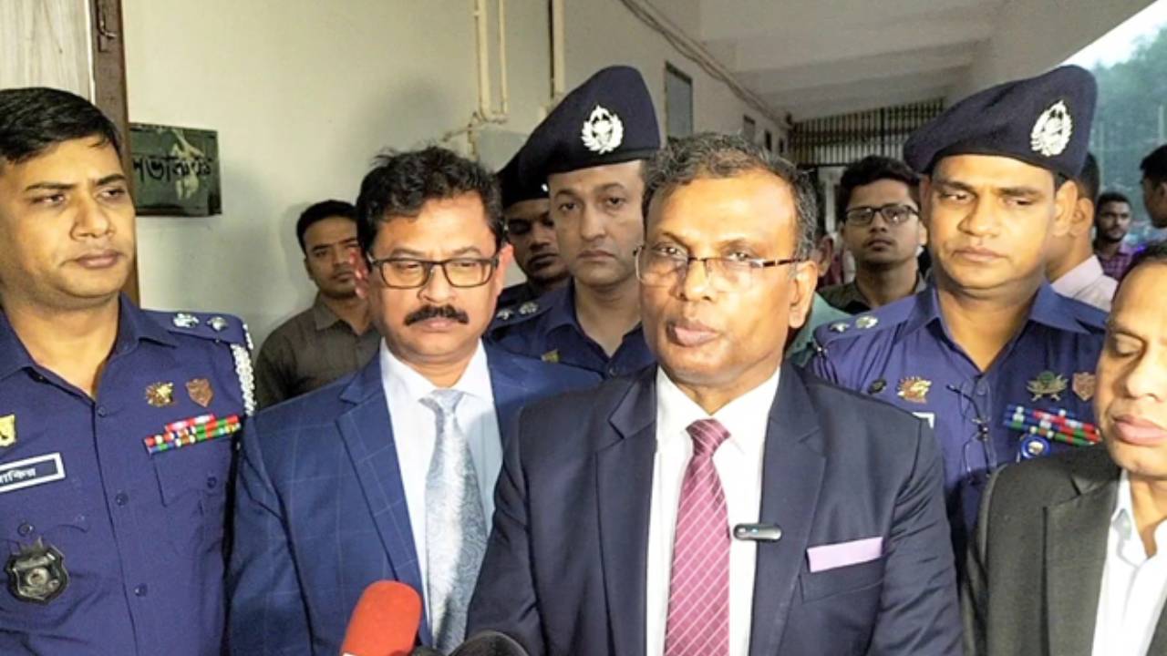 নির্বাচন কমিশনার আনিছুর রহমান। ছবি: কালবেলা