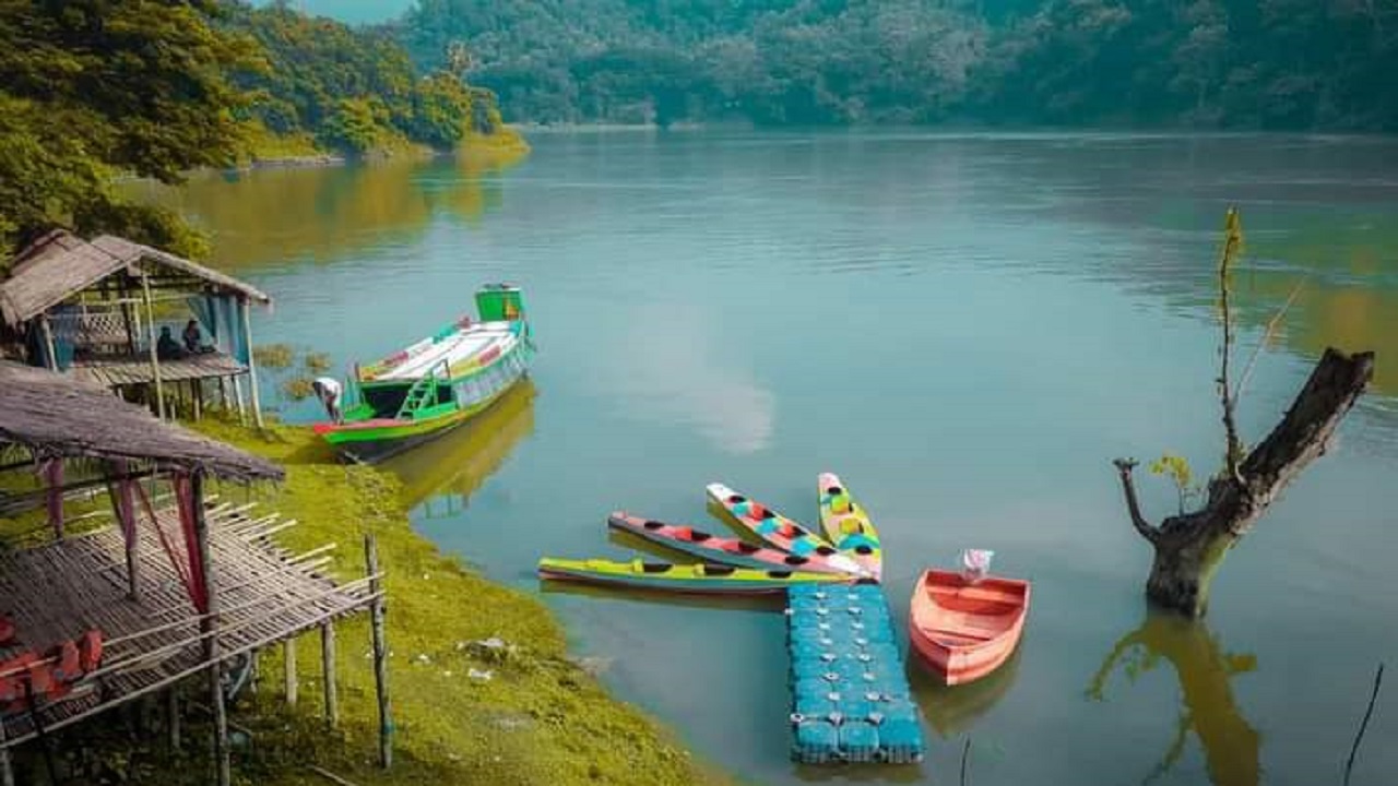 পর্যটকশূন্য কাপ্তাই প্রশান্তি পার্ক। ছবি : কালবেলা