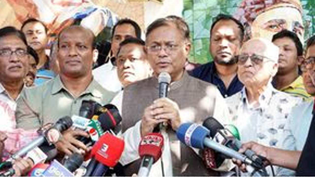 চট্টগ্রামের জামালখান সড়কে এক উদ্বোধন অনুষ্ঠানে বক্তব্য দেন তথ্যমন্ত্রী ড. হাছান মাহমুদ। ছবি : কালবেলা