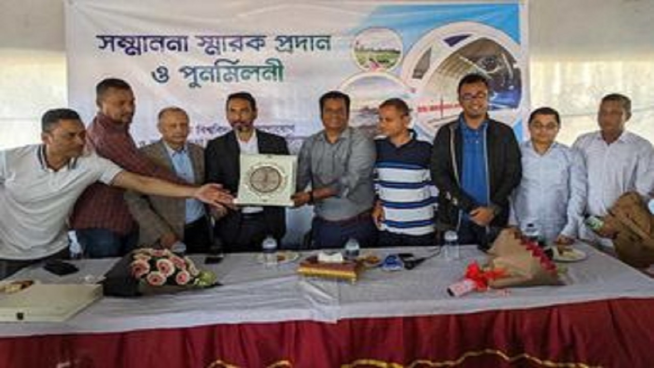 সাবেক শিক্ষার্থীদের পুনর্মিলনী অনুষ্ঠিত। ছবি : কালবেলা