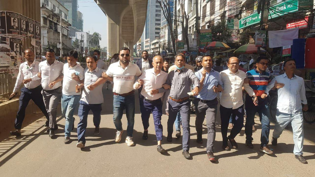 অবরোধ কর্মসূচি বাস্তবায়নে রাজধানীতে বিক্ষোভ মিছিল করে জাতীয়তাবাদী যুবদলের নেতাকর্মীরা। ছবি : কালবেলা