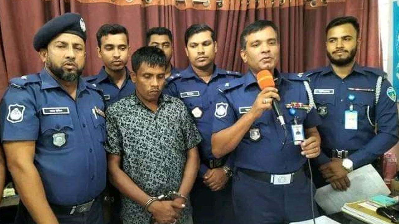 গ্রেপ্তার হওয়া মঈন উদ্দীন। ছবি : কালবেলা