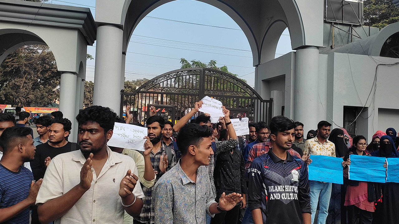 ইবিতে ইসলামের ইতিহাস বিভাগের শিক্ষার্থীদের অফিসে তালা। ছবি : কালবেলা