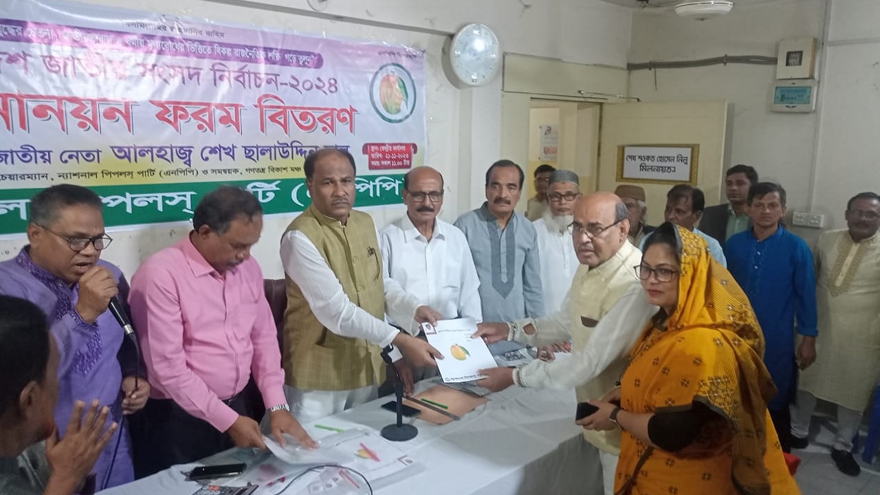 পুরানা পল্টনের কেন্দ্রীয় কার্যালয়ে গণতন্ত্র বিকাশ মঞ্চের মনোনয়ন বোর্ড ৫৯৩টি ফরম যাচাই-বাছাই করে জোটের এই প্রার্থী তালিকা চূড়ান্ত করে। ছবি : কালবেলা