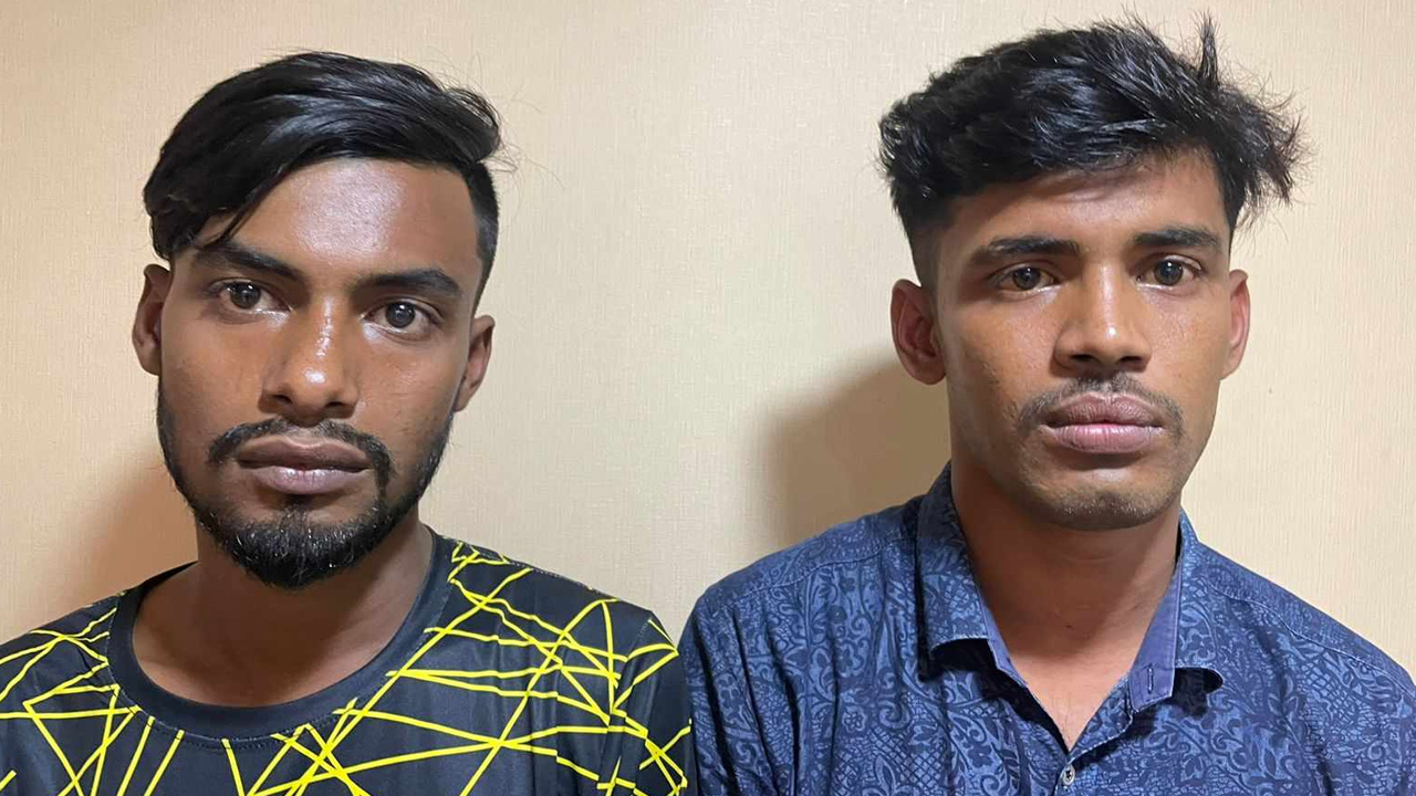 গ্রেপ্তার হওয়া জনি ও সাগর। ছবি : কালবেলা
