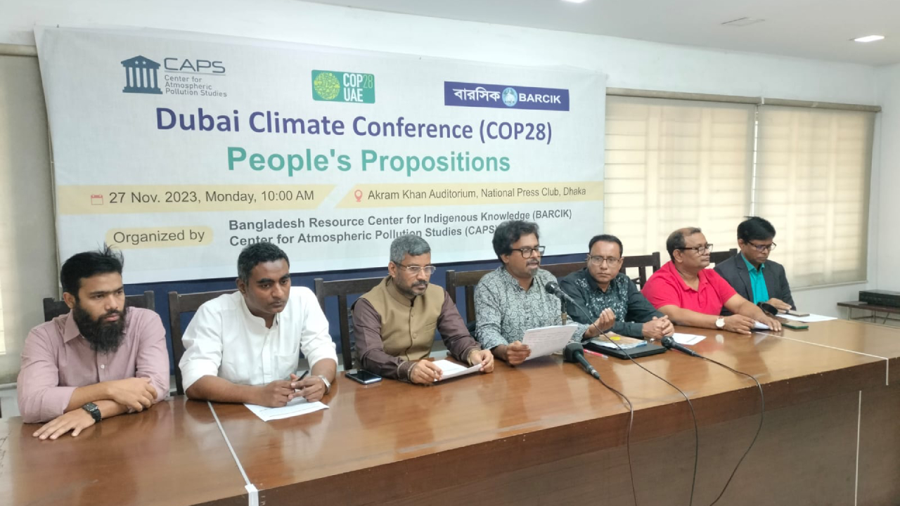 ক্যাপস এবং বারসিকের যৌথ আয়োজনে ‘দুবাই জলবায়ু সম্মেলন (কপ-২৮) : জনগণের প্রস্তাবনা’ শীর্ষক সংবাদ সম্মেলন। ছবি : সৌজন্য