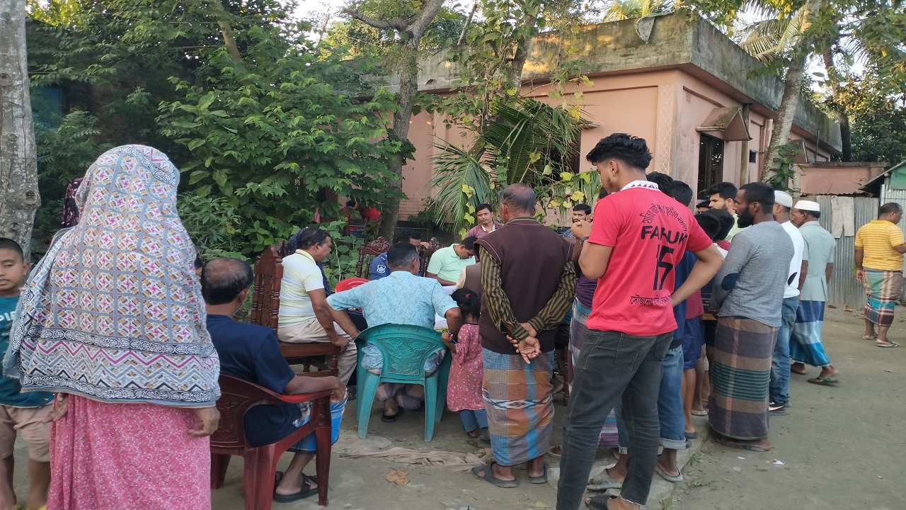 কসবায় তাজনুর নাহার (২৮) নামে এক গৃহবধূর রহস্যজনক মৃত্যু। ছবি : কালবেলা