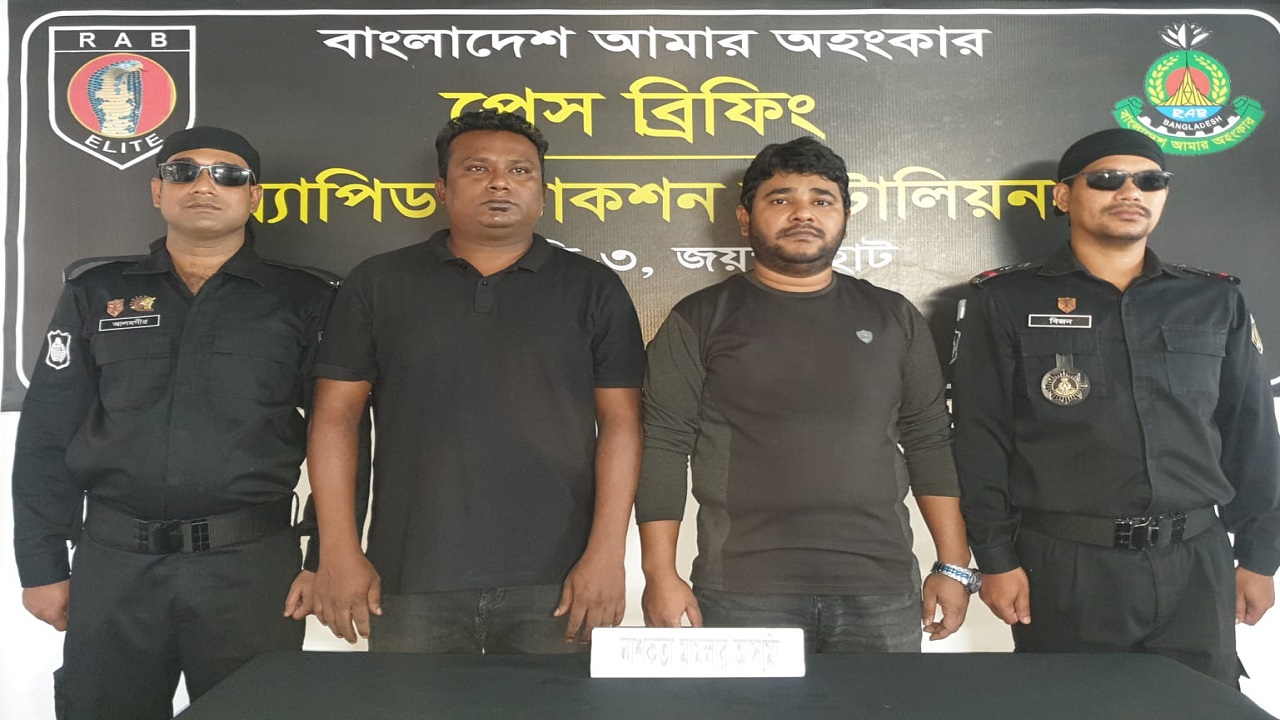 মুক্তাদুল হক আদনান ও মহিদুল ইসলাম খান রাজিব। ছবি : কালবেলা