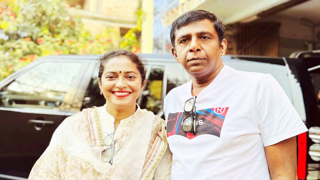 আওয়ামী লীগের মনোনীত প্রার্থী বি এম কবিরুল হক মুক্তি ও তার সহধর্মিণী চন্দনা হক। ছবি : সংগৃহীত