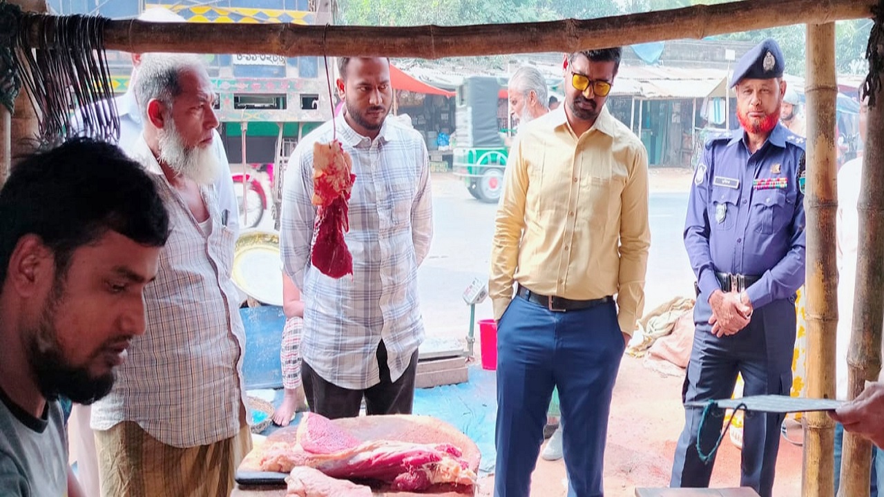 জাতীয় ভোক্তা অধিকার সংরক্ষণ অধিদপ্তরের অভিযান। ছবি : কালবেলা