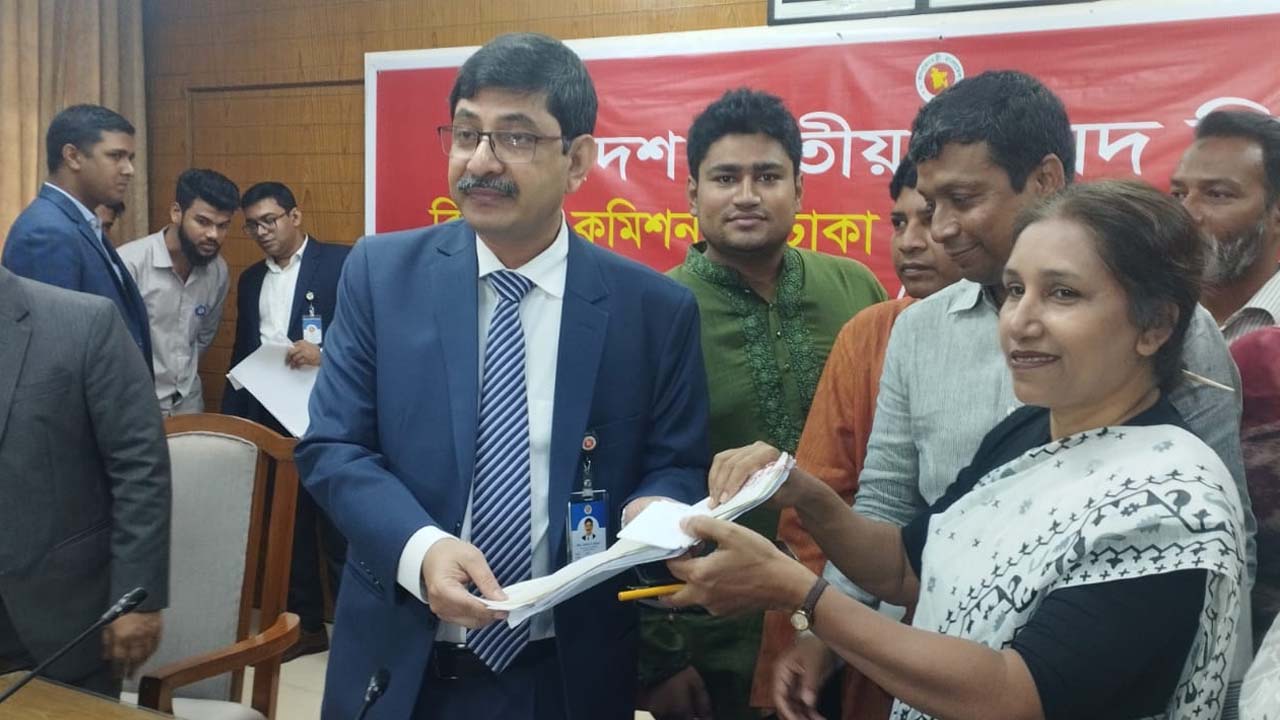 জাসদ’র মনোনীত ৯০ জন প্রার্থী নিজ নিজ নির্বাচনী এলাকায় মনোনয়নপত্র দাখিল করেছেন। ছবি : কালবেলা