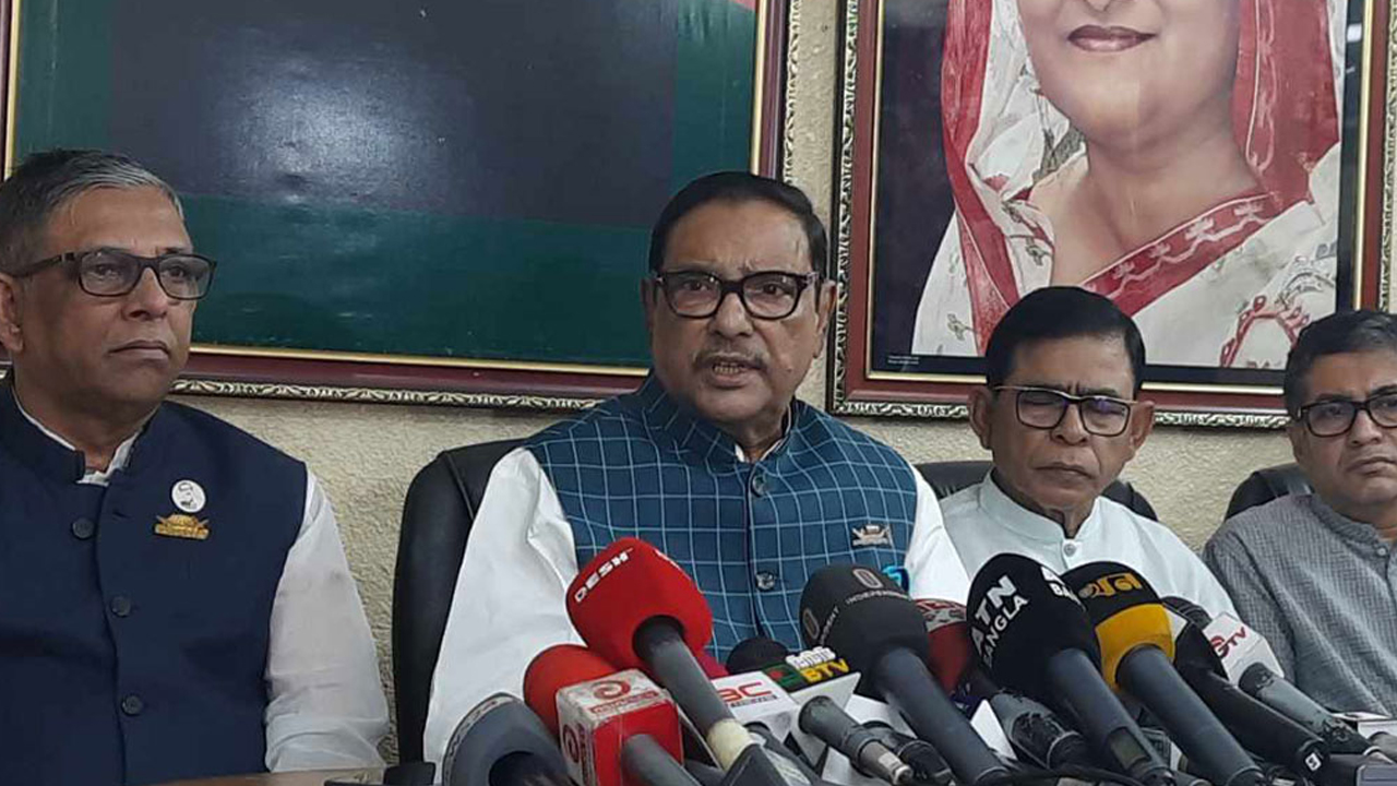আওয়ামী লীগের সভাপতির ধানমন্ডির রাজনৈতিক কার্যালয়ে সেতুমন্ত্রী ওবায়দুল কাদের। ছবি : সংগৃহীত