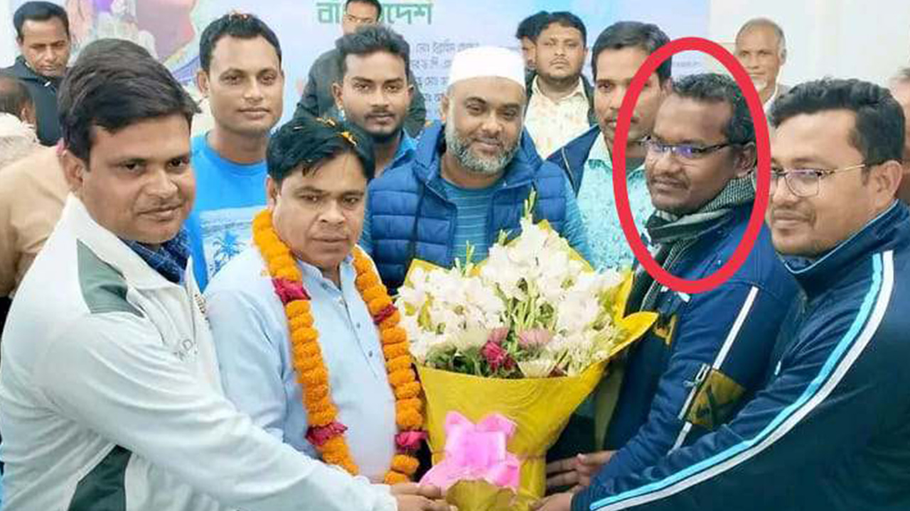 লাল দাগ চিহ্নিত পুলিশ ফাঁড়ির ইনচার্জ (উপপরিদর্শক) জিলালুর রহমান।