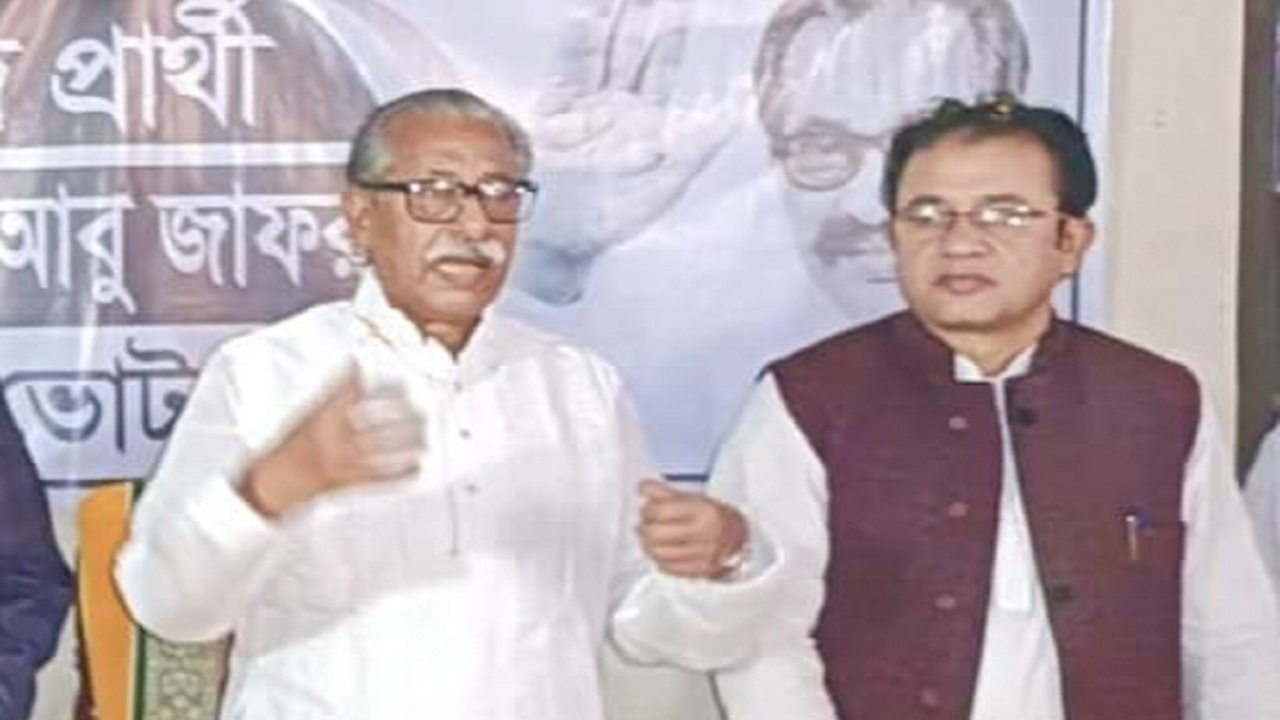 বিএনএমে যোগ দিয়েছেন পৌর আওয়ামী লীগের সাধারণ সম্পাদক সৈয়দ আশরাফ আলী বাশার (ডানে)। ছবি : কালবেলা