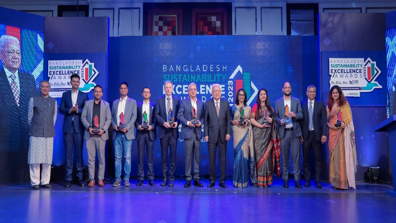 ছয় করপোরেট ও তিন ব্যক্তি পেল ‘বাংলাদেশ সাসটেইনেবিলিটি এক্সিলেন্স অ্যাওয়ার্ড ২০২৩’। ছবি : কালবেলা