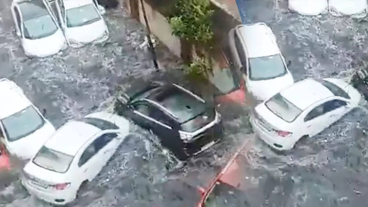 চেন্নাইয়ের রাস্তায় ভাসছে গাড়ি। ছবি : টাইমস অব ইন্ডিয়া।