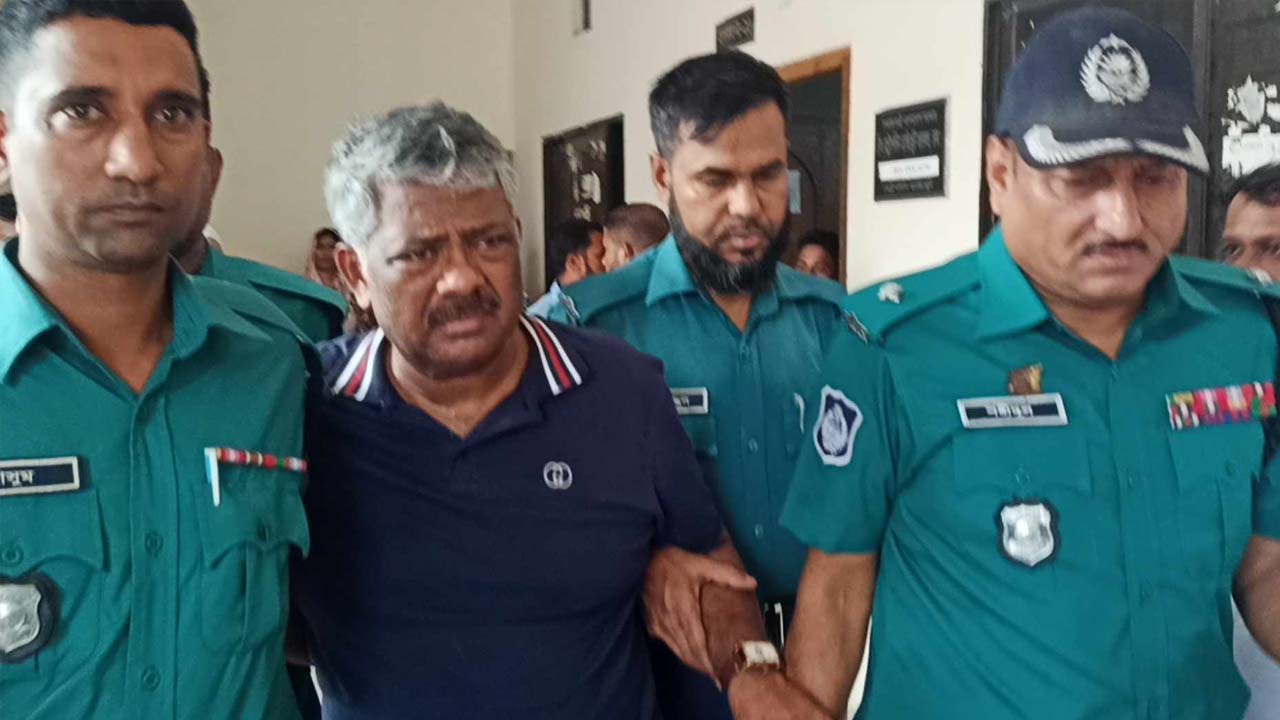 আদালতে বিএনপির সাংগঠনিক সম্পাদক রুহুল কুদ্দুস তালুকদার দুলু। ছবি : কালবেলা