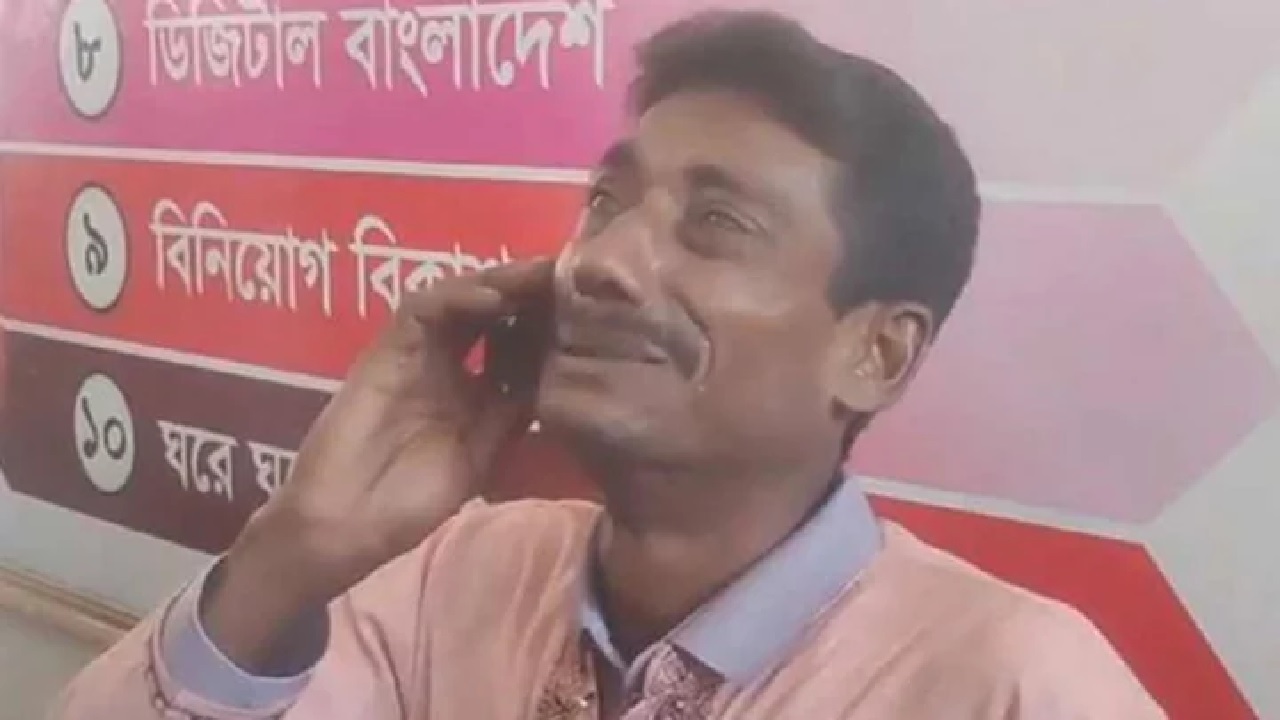 মনোনয়ন বাতিল হওয়ায় কান্নায় ভেঙে পড়েন গ্রাম পুলিশ এসকেন। ছবি : সংগৃহীত