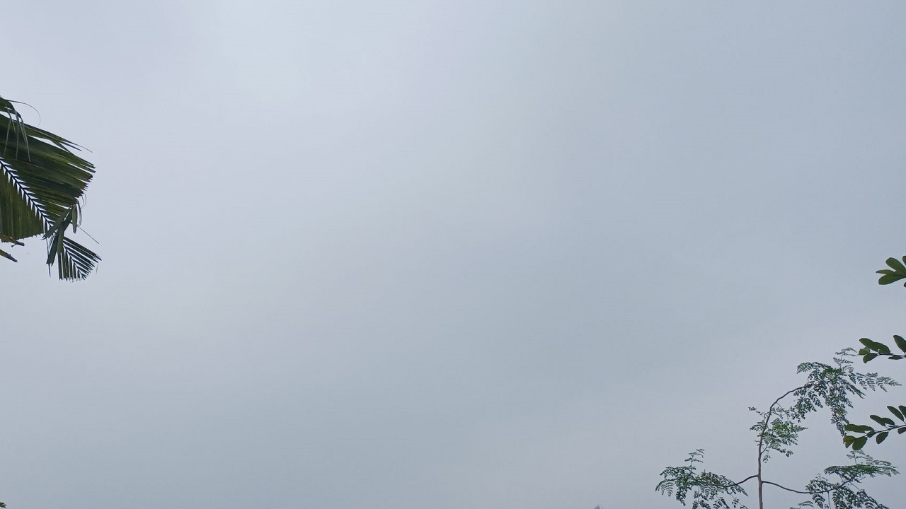 চুয়াডাঙ্গায় মেঘাচ্ছন্ন আকাশ। ছবি : কালবেলা