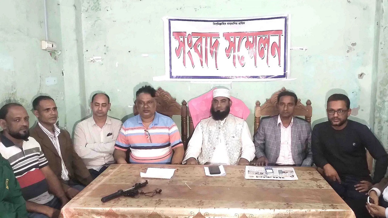 শাহজাহান ওমরের অনুসারী নেতাকর্মীদের সংবাদ সম্মেলন। ছবি : সংগৃহীত