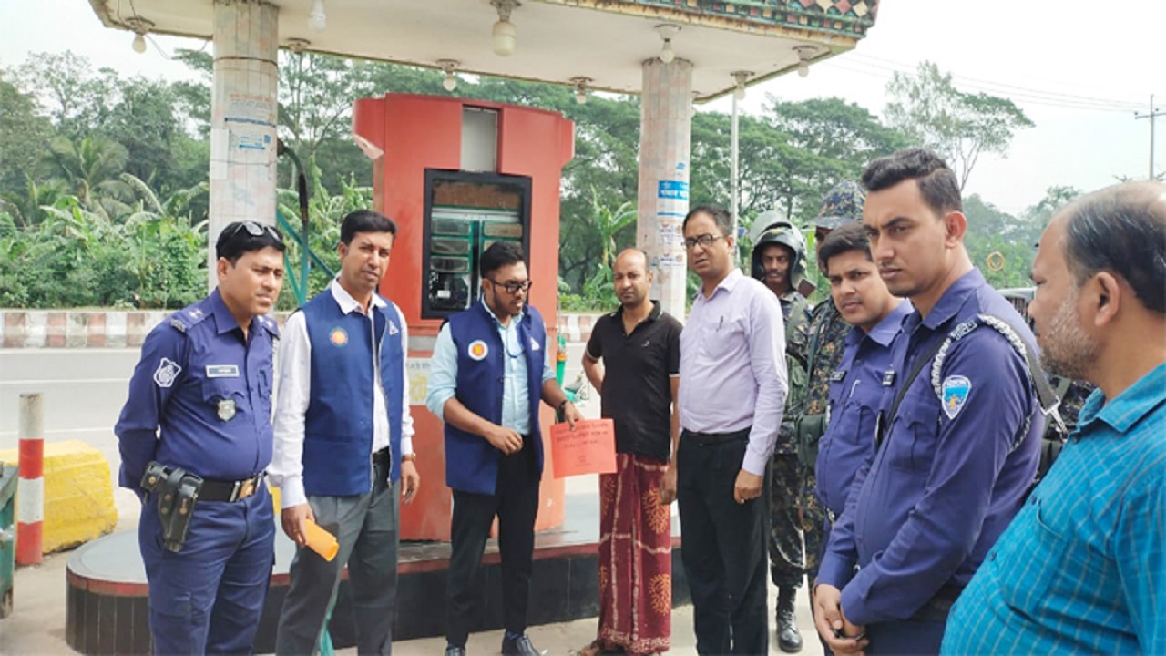 মেসার্স আমিন সিএনজি ফিলিং স্টেশন সিলগালা করে দেন ভ্রাম্যমাণ আদালত। ছবি : কালবেলা