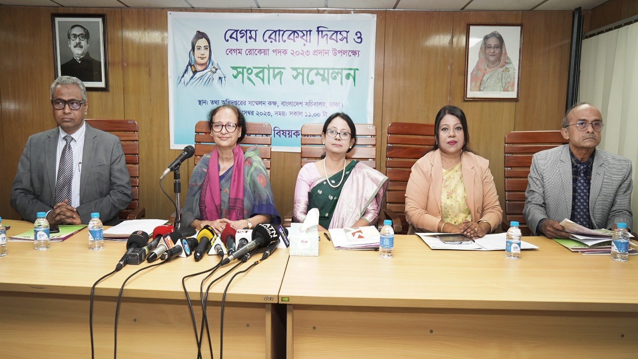 সচিবালয়ে তথ্য অধিদপ্তরের সম্মেলন কেন্দ্রে কথা বলেন মহিলা ও শিশু বিষয়ক প্রতিমন্ত্রী ফজিলাতুন নেসা ইন্দিরা। ছবি : সংগৃহীত