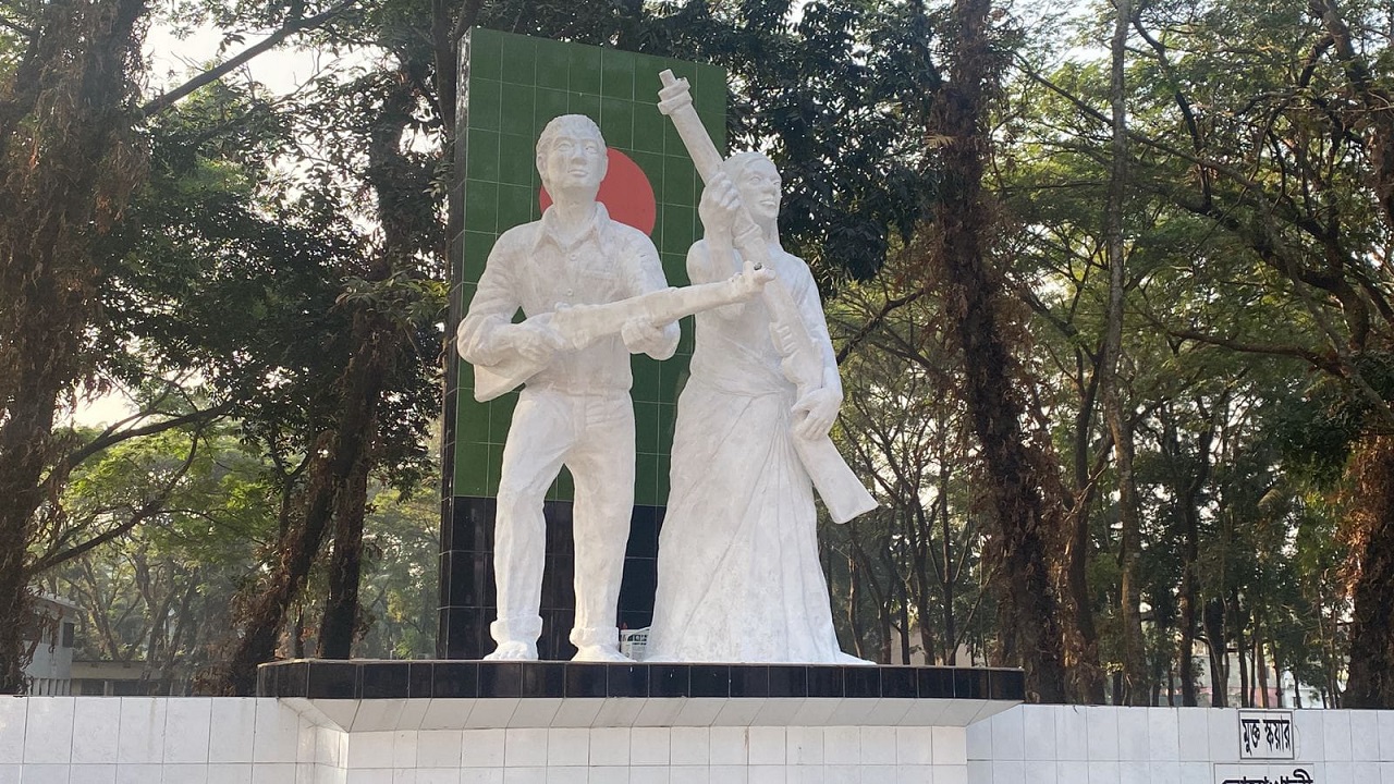 নোয়াখালীতে মুক্তিযুদ্ধের স্মৃতিস্তম্ভ। ছবি : কালবেলা
