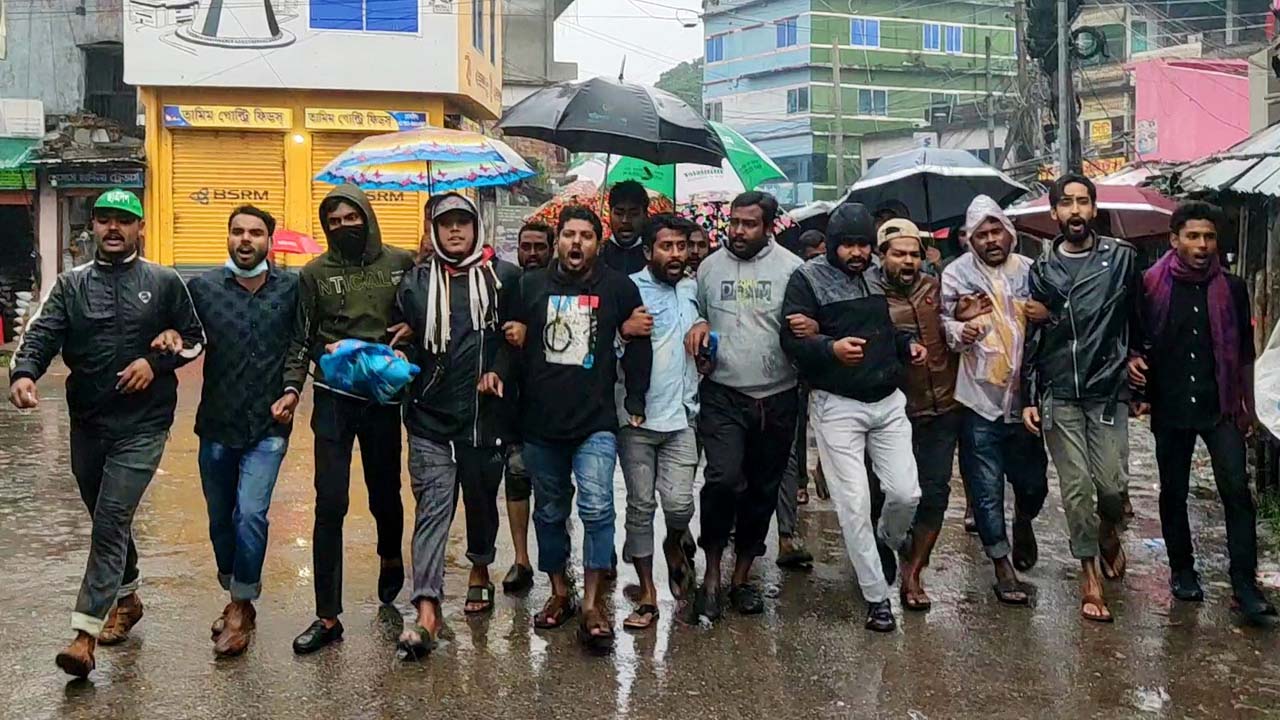 ঝিনাইদহের কালীগঞ্জে বিক্ষোভ মিছিল করেছে ছাত্রদলের নেতাকর্মীরা। ছবি : কালবেলা