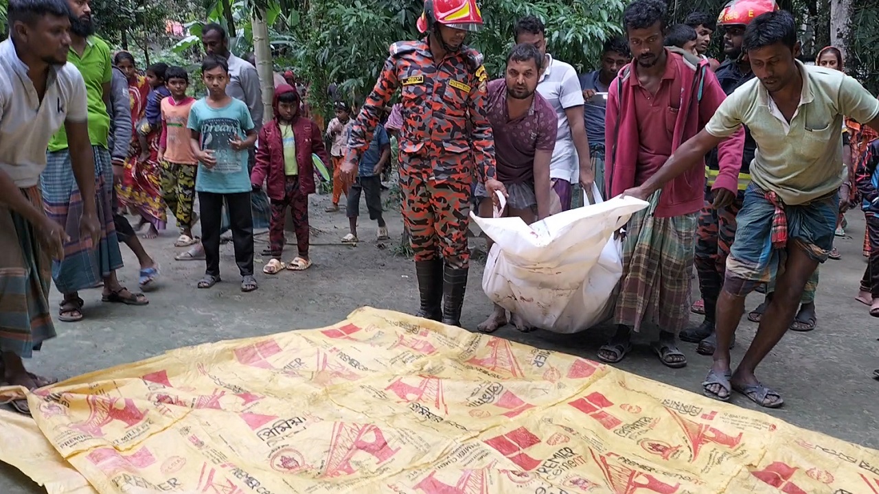 নিজ বাড়ির পিলার ধসে ঠিকাদারের মৃত্যু