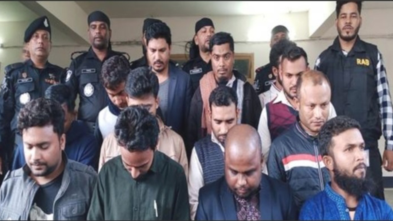 গাইবান্ধায় শিক্ষক নিয়োগ পরীক্ষায় ডিভাইস জালিয়াতির ঘটনায় আটক ৩৫। ছবি : কালবেলা