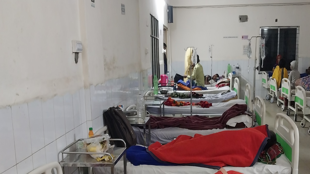 আহতরা নকলা উপজেলা স্বাস্থ্য কমপ্লেক্সে ভর্তি রয়েছে। ছবি : কালবেলা