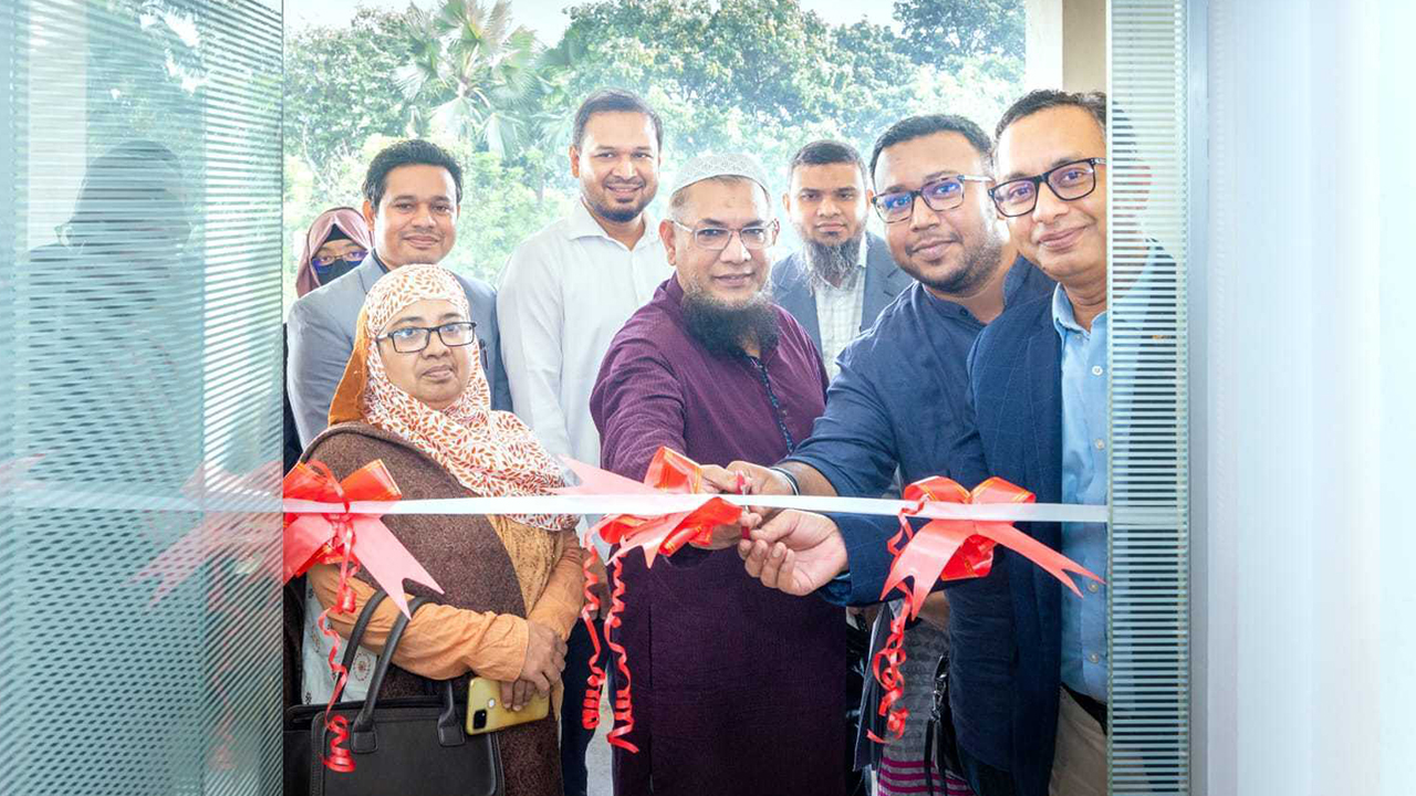 বুটেক্সে ‘স্কলারশিপ সাপোর্ট অফিস’ আনুষ্ঠানিক উদ্বোধন। ছবি : কালবেলা