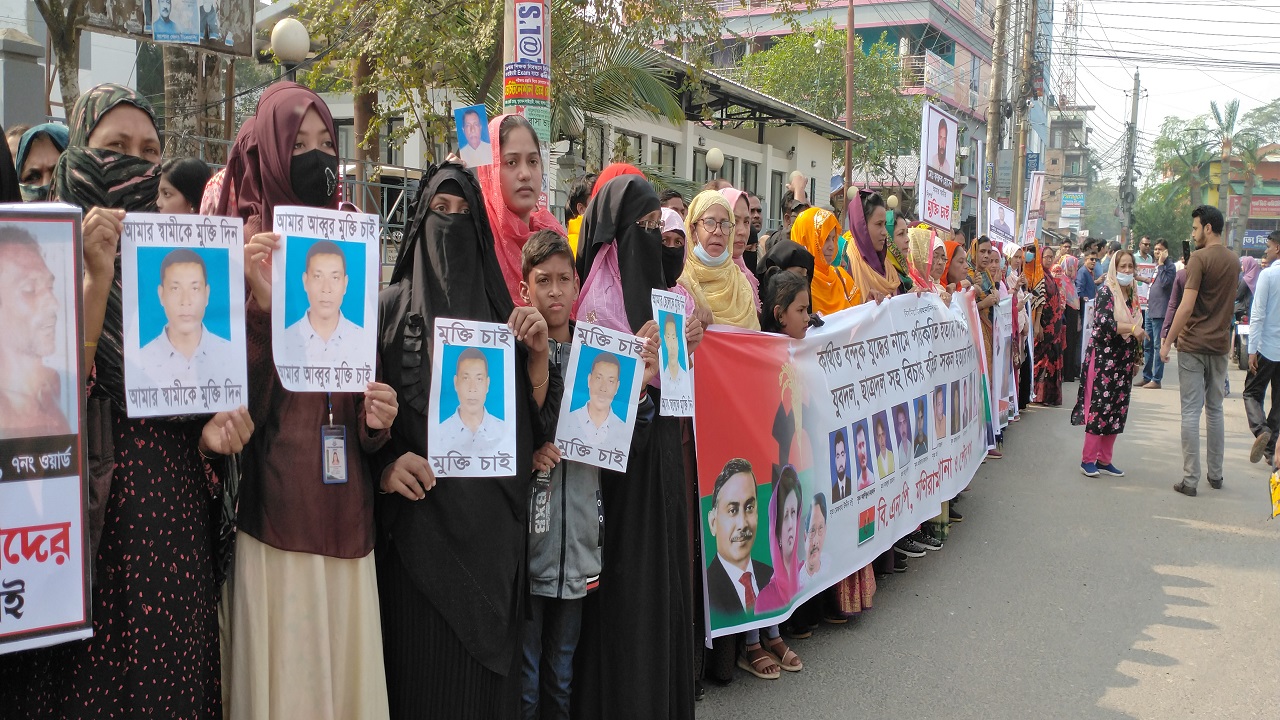 যশোরে বিএনপির মানববন্ধন। ছবি : কালবেলা