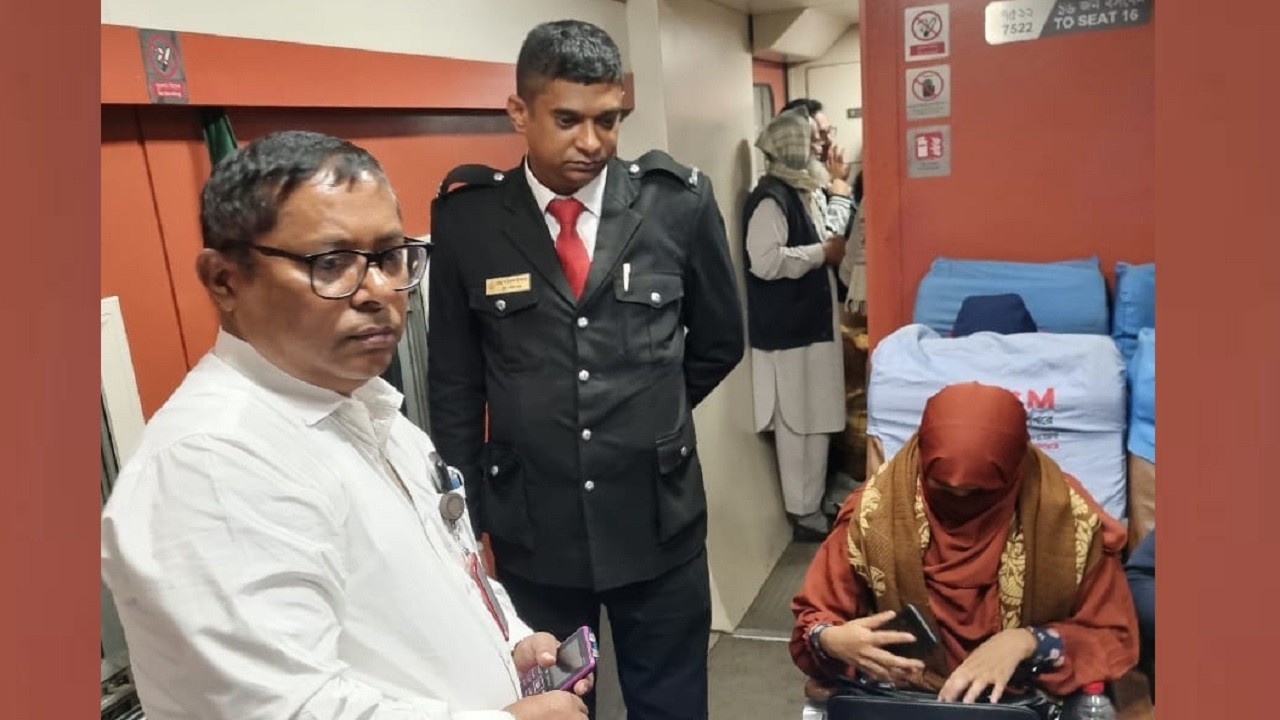 এক ট্রেনেই শনাক্ত হয়েছে ২০০ জন টিকিট ছাড়া যাত্রী। ছবি : সংগৃহীত