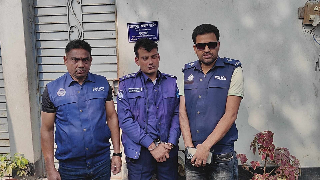 আটক ভুয়া এসপি জসিম। ছবি : কালবেলা